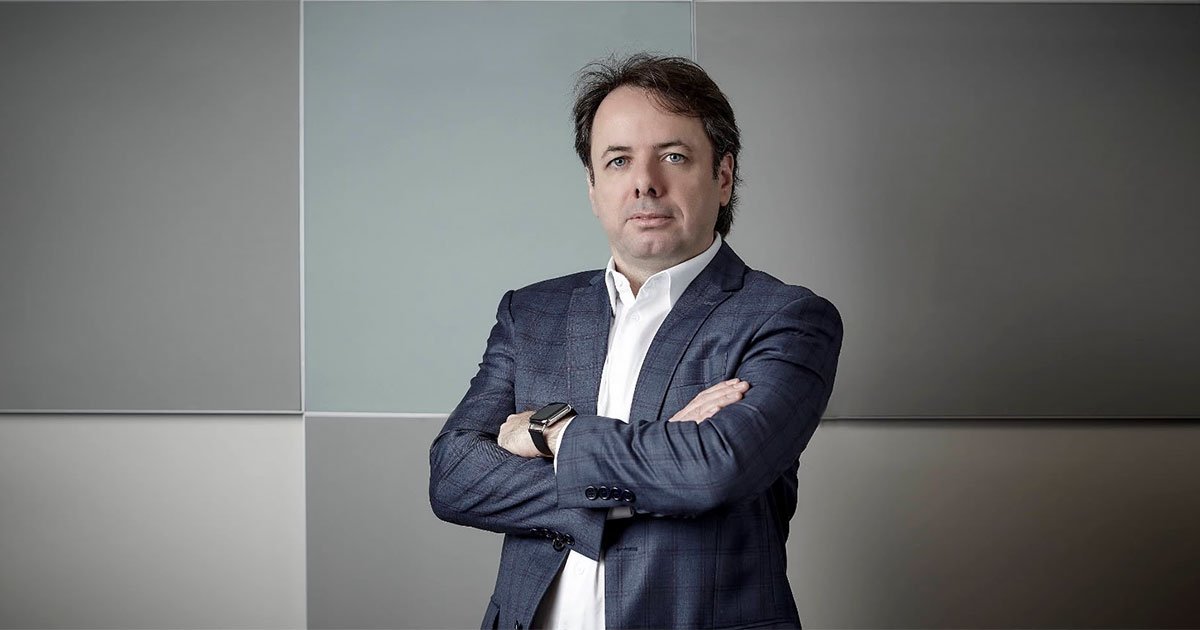 Retrato de Cacá Fernandes, autor de A Garota de Seul